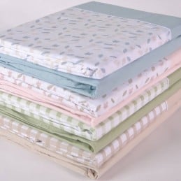 Dieses fantastische Set aus Bettwäsche aus 100 Prozent Baumwolle für ein Doppelbett garantiert einen angenehmen und weichen Griff.