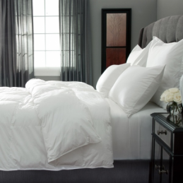 Luxuriöse Doppelbettdecke 240 x 220 – 470 Gramm. Genießen Sie den Komfort und die Qualität einer Nacht in einem Fünf-Sterne-Hotel, ohne das Haus zu verlassen