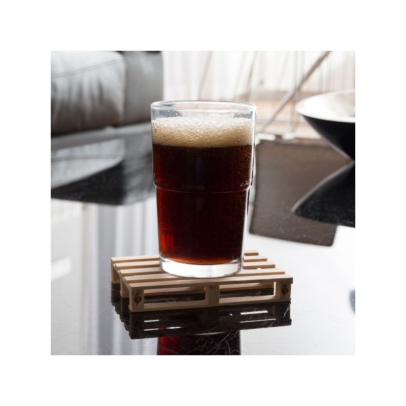 Si vous êtes adepte des nouvelles tendances déco, le dessous de verre en forme de palette surprendra vos convives par son originalité.