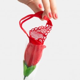 tanga rosa Esta original rosa de tela esconde un increíble tanga en su interior.