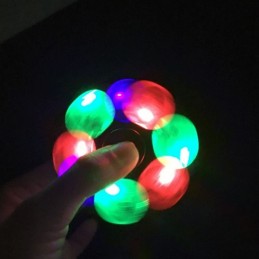 Le LED Spinner est un petit gadget qui vous aidera à passer le temps et à soulager le stress. Parfait pour tous les âges !