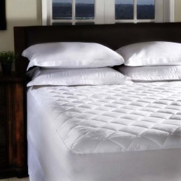Protect your mattress from stains and dirt thanks to the Deluxe Waterproof Quilted Mattress Cover 160 x 200 cm, the best way to preserve mattresses