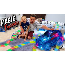 Magic Tracks Magic Track, A race track that twists and bends, with 220 easy-to-assemble pieces and, above all, lots of fun!