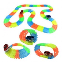 Magic Tracks Magic Track, A race track that twists and bends, with 220 easy-to-assemble pieces and, above all, lots of fun!