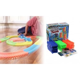 Magic Tracks Magic Track, A race track that twists and bends, with 220 easy-to-assemble pieces and, above all, lots of fun!