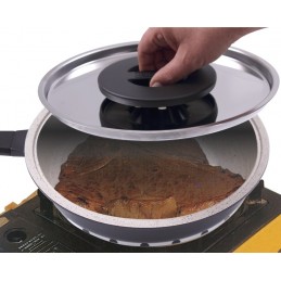 The Magic Cooking Lid allows you to cook food without needing to defrost it, in just a few minutes.