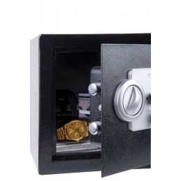 Cassaforte elettronica in acciaio dove è possibile riporre denaro, gioielli e altri oggetti di valore o documenti.