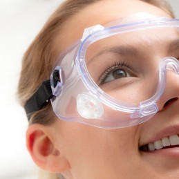 Panoramic Protective Glasses are an excellent solution to protect against splashes, droplets and frontal dust.