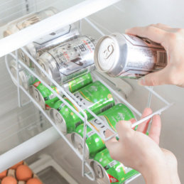 Ein Dosenspender, der Ihnen hilft, Platz in Ihrer Küche oder Ihrem Kühlschrank zu sparen.