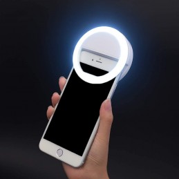 Avec la lumière douce émise par 36 LED haute luminosité, obtenez des photos, des selfies et des vidéos de grande qualité, même lorsque la lumière est faible.