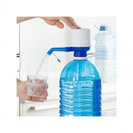 Grazie al Water Dispenser non dovrai più sollevare grandi e pesanti bottiglie d'acqua per riempire bicchieri o bottiglie più piccole.