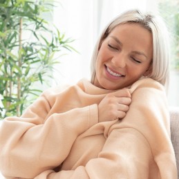 A unique, comfortable and warm blanket with a renewed design ideal for staying comfortable and warm at home during the cold winter.