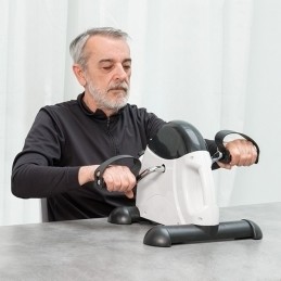 Parfait pour faire de l'exercice confortablement et facilement, car il vous permet de pédaler assis dans votre fauteuil ou votre canapé.