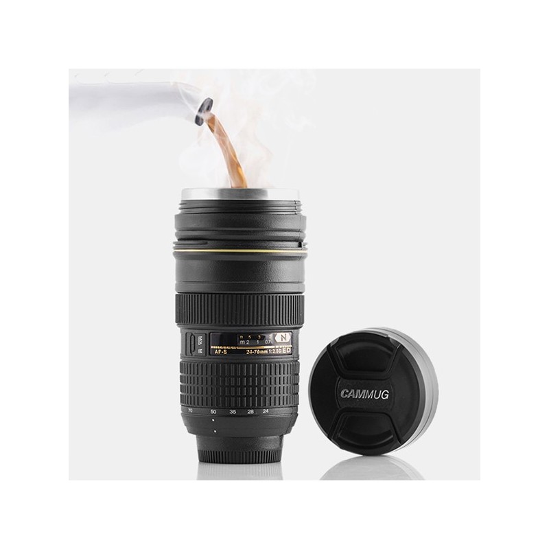 Un original y práctico vaso multifuncional que tiene la forma del objetivo de una cámara fotográfica profesional.