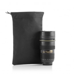 Un original y práctico vaso multifuncional que tiene la forma del objetivo de una cámara fotográfica profesional.