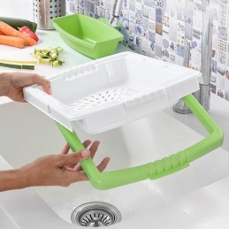 Une planche à découper extensible originale et polyvalente avec plateau amovible, passoire intégrée et récipient amovible pour placer les aliments ou les déchets.