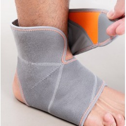 Um suporte para o tornozelo muito eficaz para aliviar dores crónicas ou para curar lesões e golpes, graças ao seu efeito frio ou quente
