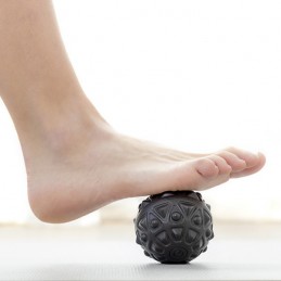 Uma original bola de massagem vibratória, concebida para realizar uma auto massagem profunda e fácil e sem grande esforço.