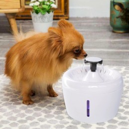 La fuente capaz de proporcionar agua potable sana, segura y de alta calidad a todas las mascotas, ya sean perros o gatos.