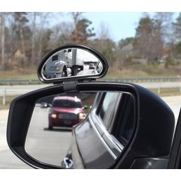Ein Satz Spiegel, der Ihnen das Autofahren erleichtert und Ihre Sicht verbessert und erleichtert.