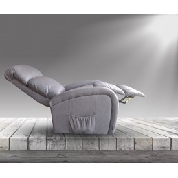 Sessellifte – People Chair Lifts verfügt über ein System, mit dem sich das Sofa anheben und absenken lässt, sodass sich die Person ohne Anstrengung hinsetzen oder aussteigen kann